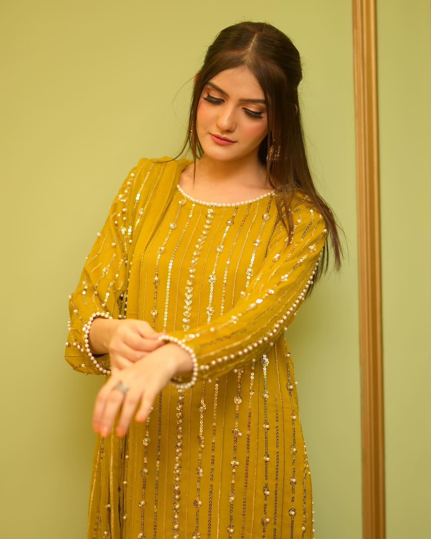 Hania Amir Pure Chiffon Perl Embroidery CS-4002